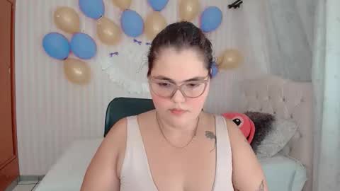 Snapshot of daeneryslove_doll chatting on October 2025 04:22:02 AM daeneryslove_doll online show from October 2025 04:22:02 AM