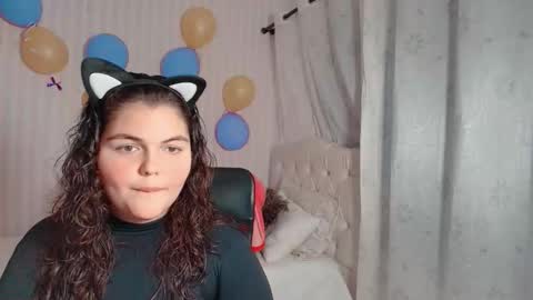 Snapshot of daeneryslove_doll chatting on October 2025 05:52:02 AM daeneryslove_doll online show from October 2025 05:52:02 AM