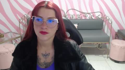 daffne evans online show from November 2025 08:08:02 PM