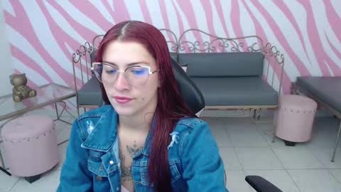 daffne evans online show from November 2025 08:31:01 PM