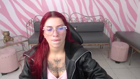 daffne evans online show from December 2025 01:27:01 PM