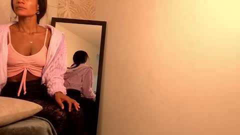 daffnelewis online show from December 2025 11:15:01 AM