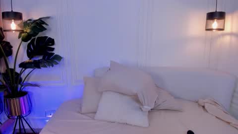 dafne_hillss online show from November 2025 03:54:01 PM