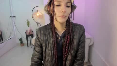 dafne huges online show from December 2024 12:06:02 PM