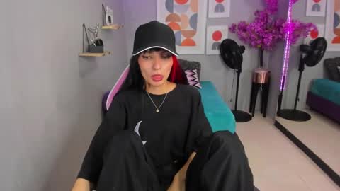 dafne huges online show from January 2025 08:12:01 PM