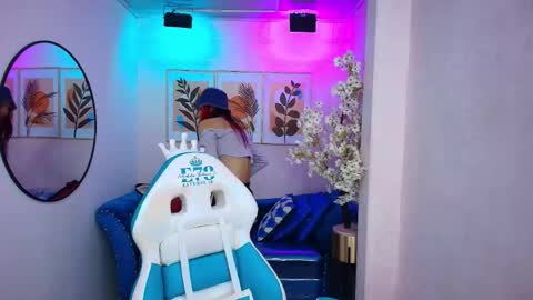 dafne huges online show from September 2025 07:46:02 PM