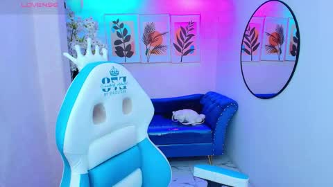 dafne huges online show from November 2025 07:47:02 PM