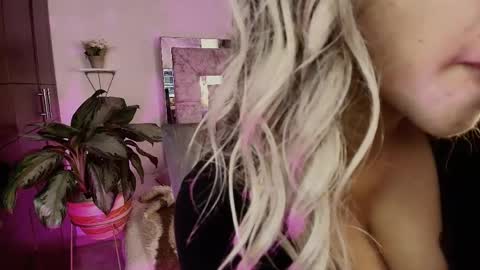 Snapshot of dahnia_cruz chatting on April 2026 02:31:01 PM dahnia_cruz online show from April 2026 02:31:01 PM