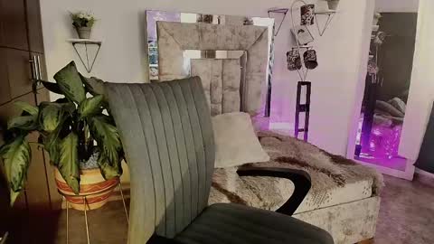 Snapshot of dahnia_cruz chatting on April 2026 01:36:02 PM dahnia_cruz online show from April 2026 01:36:02 PM