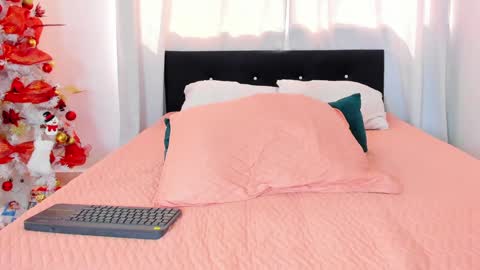 Daila Smith  online show from December 2024 06:04:02 PM