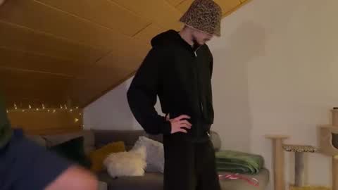 Daimon  online show from November 2025 10:20:02 PM