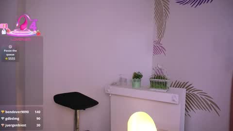 Lauren            online show from March 2025 03:41:01 PM