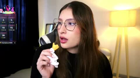 Lauren            online show from September 2025 01:44:02 PM