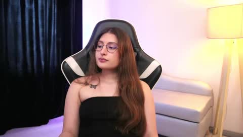 Lauren            online show from September 2025 08:20:01 PM