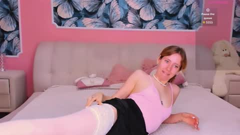 Snapshot of daisy_swanson chatting on October 2025 05:13:02 PM Daisy Swanson online show from October 2025 05:13:02 PM