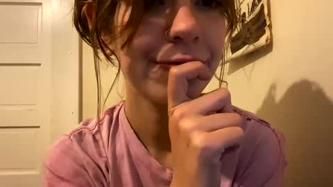 Snapshot of daisybaby699 chatting on May 2026 07:04:02 AM DaisyB3 online show from May 2026 07:04:02 AM