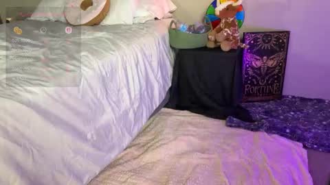 Snapshot of daisymystique chatting on March 2026 12:17:02 AM daisymystique online show from March 2026 12:17:02 AM