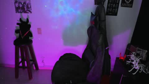 Dakota Crab online show from September 2025 11:16:01 PM