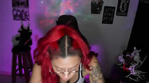 Dakota Crab online show from November 2025 09:08:01 PM