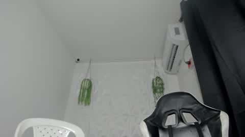 Snapshot of dakota_x18 chatting on March 2026 08:15:01 PM dakota_x18 online show from March 2026 08:15:01 PM