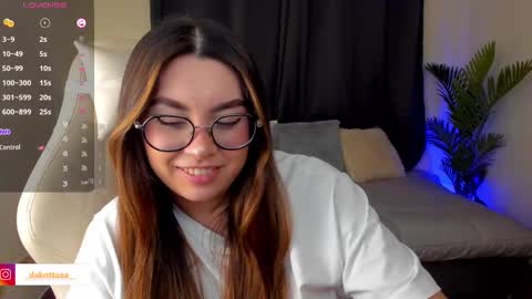 dakottaa__ online show from September 2025 11:42:02 PM