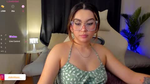 dakottaa__ online show from October 2025 11:34:01 PM