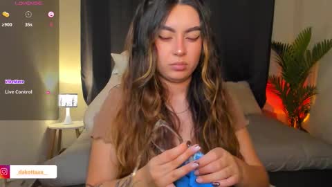 dakottaa__ online show from March 2026 11:43:01 PM