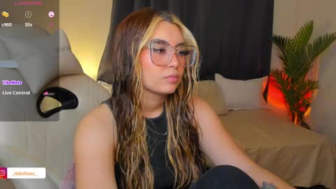 dakottaa__ online show from May 2026 12:08:01 AM