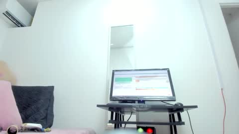  Ren  online show from February 2025 10:55:01 PM