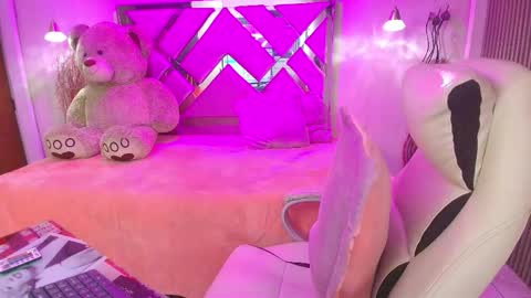 Daliia    online show from November 2025 01:00:02 PM