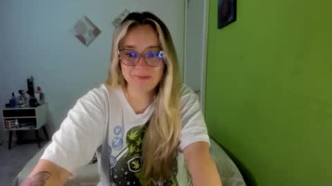 Dalila online show from November 2025 07:05:02 AM