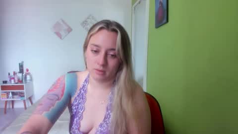 Dalila online show from November 2025 03:39:01 PM