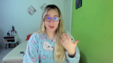 Dalila online show from November 2025 02:45:01 AM