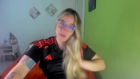 Dalila online show from December 2025 02:05:02 AM