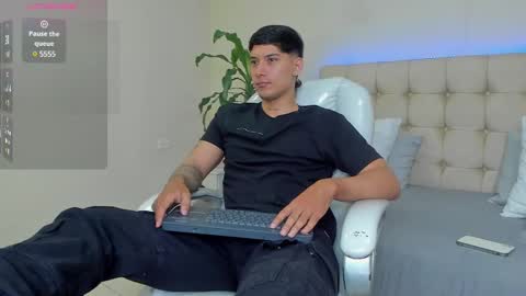 DAMIAN online show from February 2025 12:33:01 PM