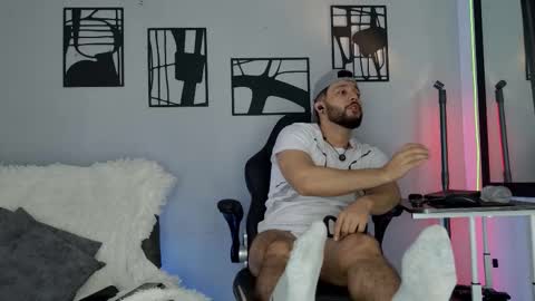 Snapshot of damian_buck chatting on March 2026 04:06:01 AM Jaxon online show from March 2026 04:06:01 AM