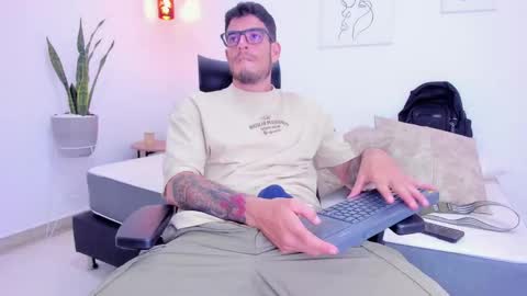 D A M I A N online show from October 2025 08:22:02 PM