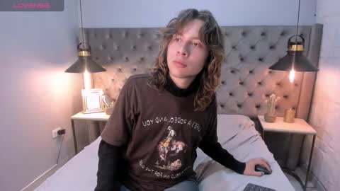 damiennoir online show from November 2025 07:46:02 PM