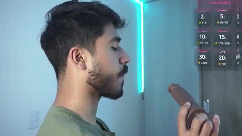 Snapshot of damon_frost chatting on December 2024 02:19:02 AM damon_frost online show from December 2024 02:19:02 AM