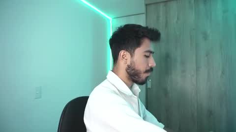 Snapshot of damon_frost chatting on December 2024 02:24:01 AM damon_frost online show from December 2024 02:24:01 AM