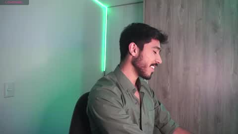 Snapshot of damon_frost chatting on January 2025 10:58:02 PM damon_frost online show from January 2025 10:58:02 PM