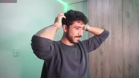 Snapshot of damon_frost chatting on January 2025 11:13:01 PM damon_frost online show from January 2025 11:13:01 PM