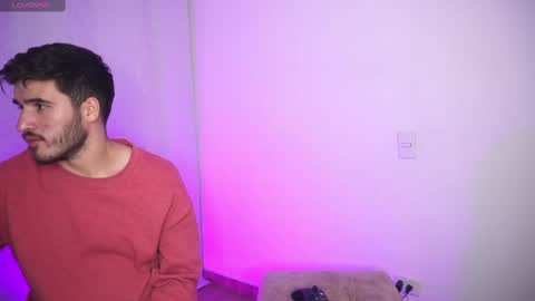 Snapshot of damon_frost chatting on September 2025 10:13:01 PM damon_frost online show from September 2025 10:13:01 PM