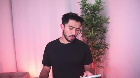 Snapshot of damon_frost chatting on November 2025 12:05:01 AM damon_frost online show from November 2025 12:05:01 AM