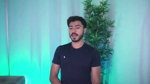 Snapshot of damon_frost chatting on December 2025 08:04:02 PM damon_frost online show from December 2025 08:04:02 PM