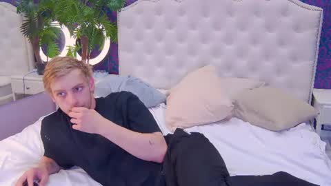 Snapshot of damonlux chatting on June 2026 02:01:02 PM Damon online show from June 2026 02:01:02 PM