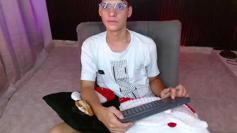 Daniel  online show from November 2025 01:39:02 AM