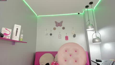 Snapshot of danaandthamaraangels chatting on January 2025 01:56:01 AM online show from January 2025 01:56:01 AM