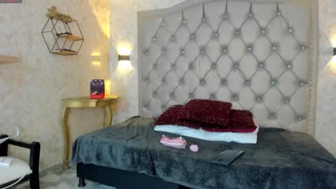 Snapshot of danaandthamaraangels chatting on January 2025 08:36:01 PM online show from January 2025 08:36:01 PM