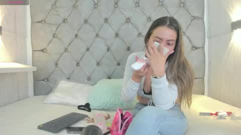 Snapshot of danaandthamaraangels chatting on January 2025 07:48:01 PM online show from January 2025 07:48:01 PM